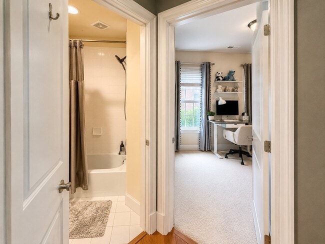 Building Photo - 12430 Ansin Cir Dr