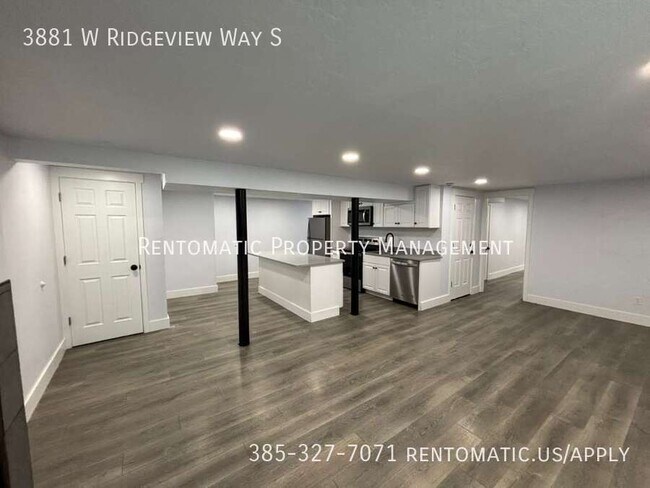 Building Photo - 3881 Ridgeview Way