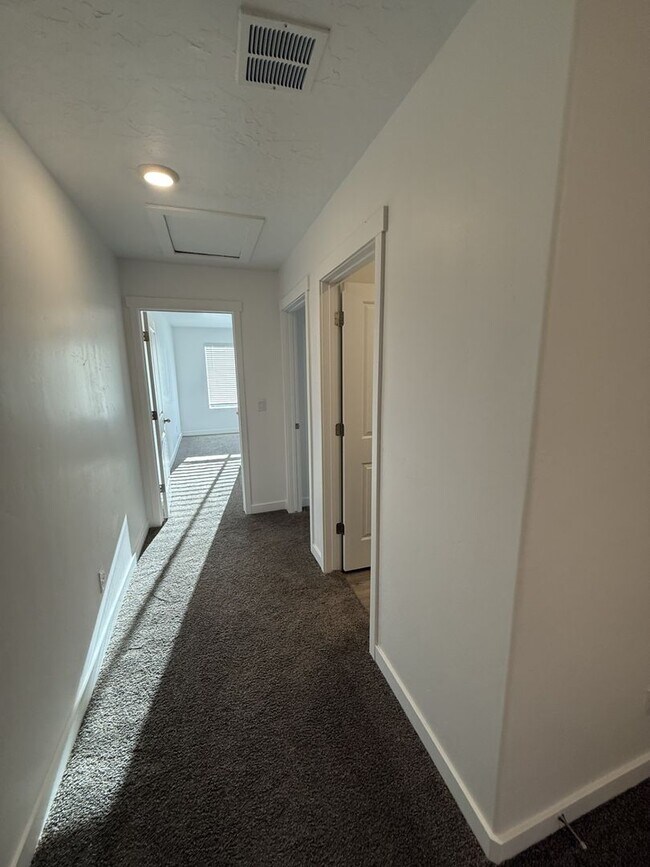 Building Photo - Townhome in Provo, UT