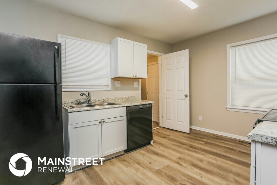 Building Photo - 4225 N Jackson Ave