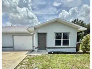 Building Photo - Available Now!! 2 Bedroom 2 Bath Duplex Wi...