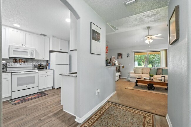 Building Photo - 20 Bennett Ln