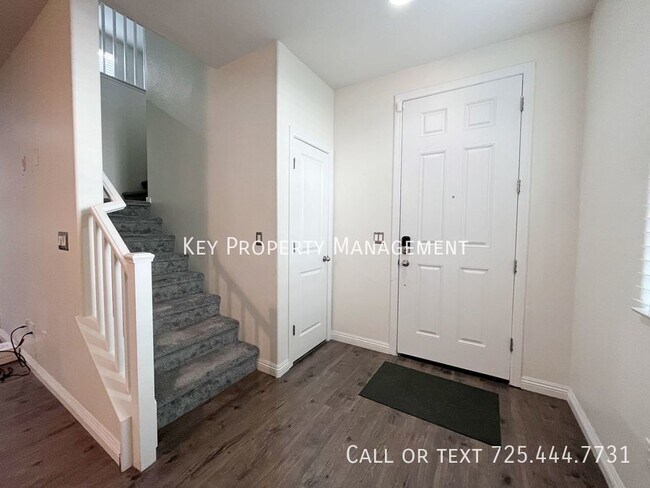 Building Photo - 2 STORY 3 BEDROOM 2.5 BATH + LOFT HOME IN ...