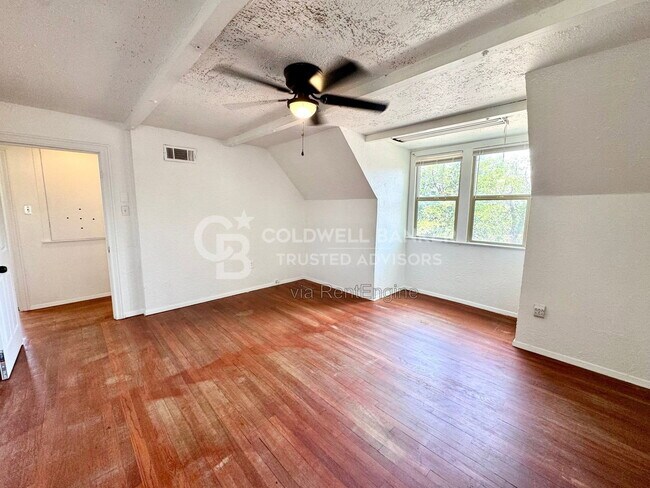 Building Photo - 1602 Avenue X Ave