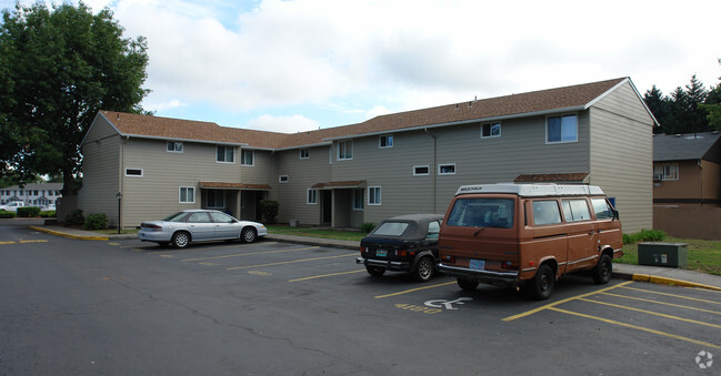 Building Photo - Z_Campus Court Apartments