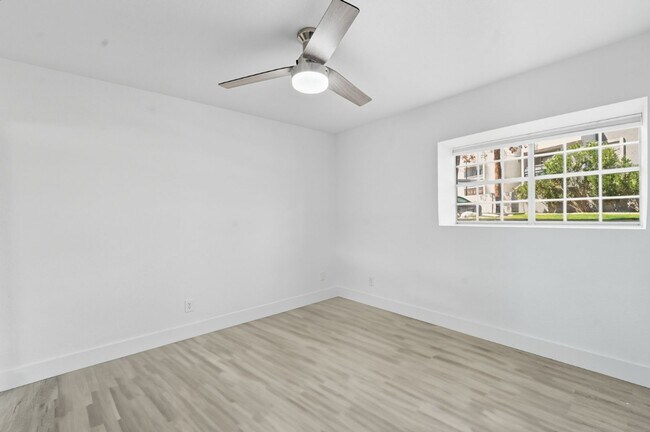 Building Photo - Stunning 2-bedroom, 2-bathroom home in the...