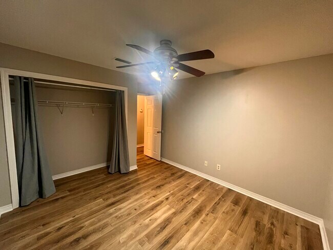 Building Photo - 310 Fairwood Dr