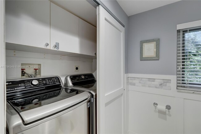 Building Photo - 5580 NE 29th Ave