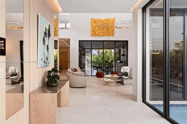 Building Photo - 723 NE 77th St