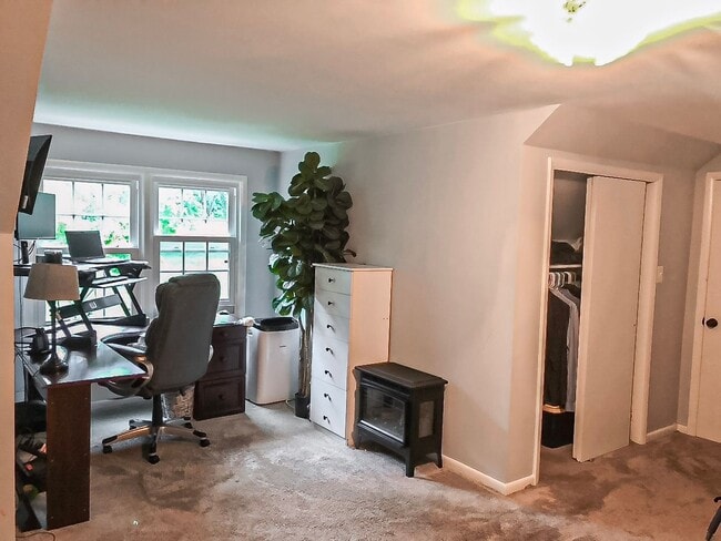 Building Photo - Gorgeous 4 Bed 2 Bath Single Family Home W...