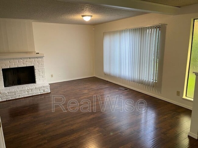 Building Photo - 4276 Meadowbrook Ct NE