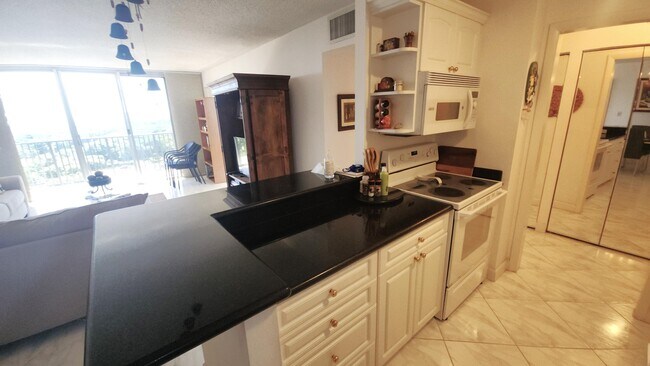 Building Photo - 2121 N Ocean Blvd