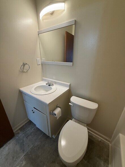 Building Photo - 586 Franklin St