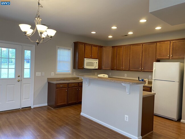 Building Photo - 156 Villa Circle