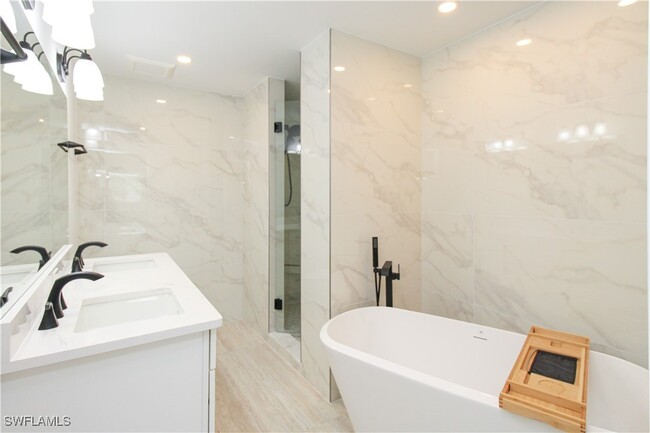 Building Photo - 1435 Curlew Ave