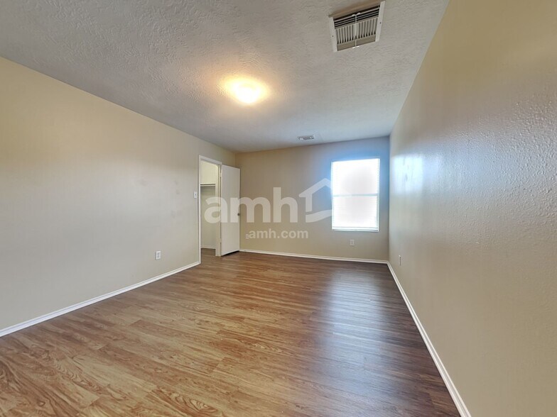 Building Photo - 9530 Belleclarie Ln