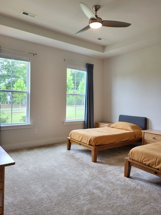 Building Photo - Spacious 3 bedroom in Mayes Hall Community