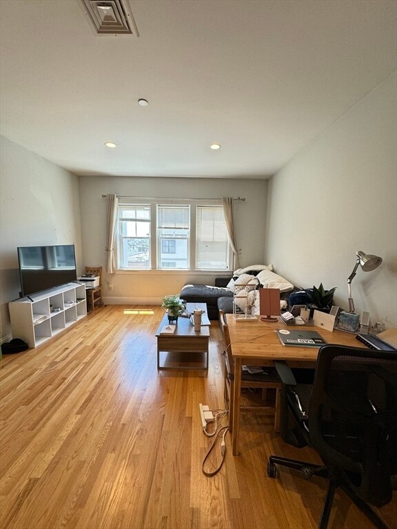 Building Photo - 387 W Broadway