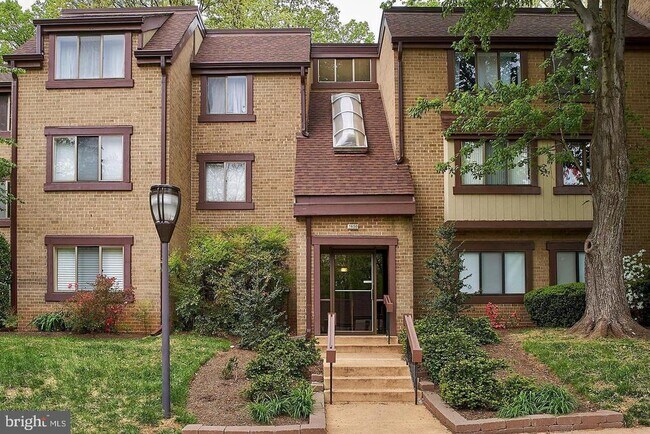 Building Photo - 1650 Parkcrest Cir