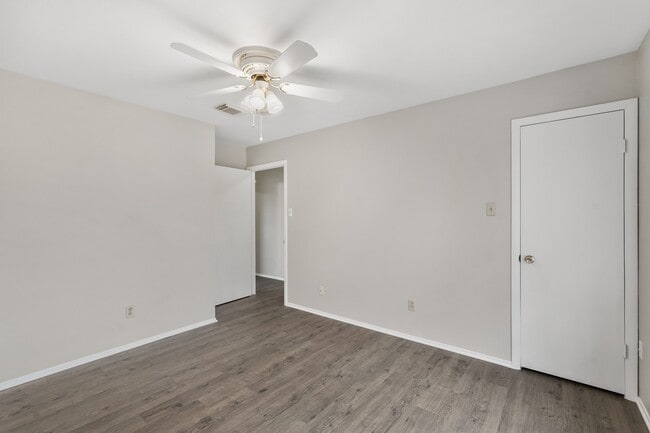 Building Photo - 10814 Sugar Hill Dr