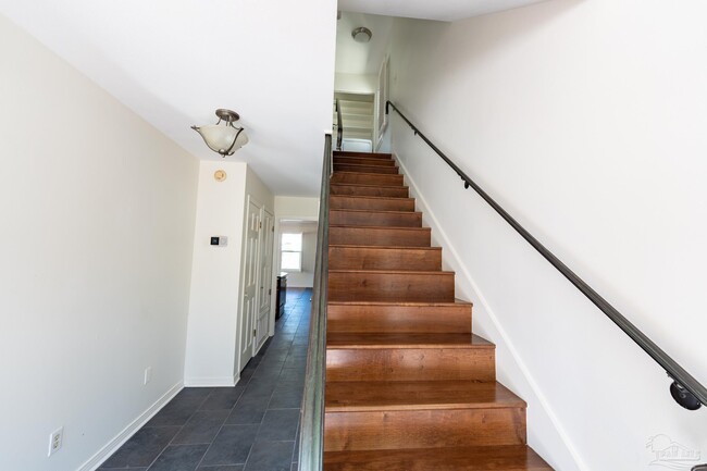 Building Photo - 802 Bayshore Dr