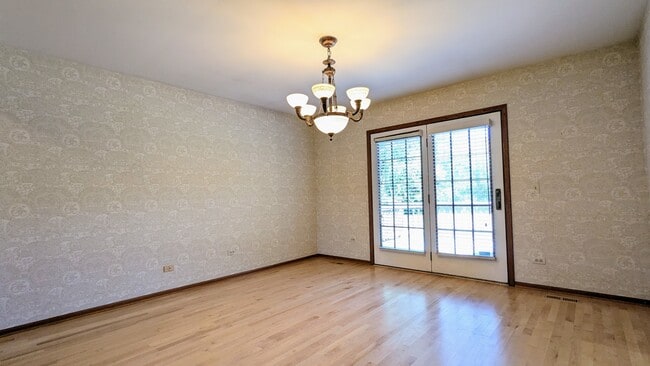 Building Photo - 12 Oneida Ln