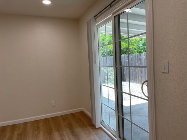 Building Photo - 1705 Darby Ln