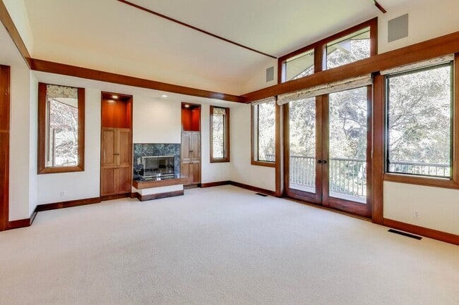 Building Photo - 28 Meadow Rd