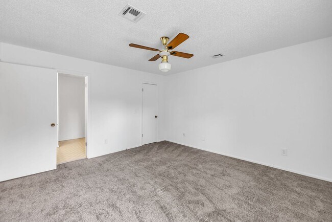 Building Photo - Midtown Comfort & Convenience