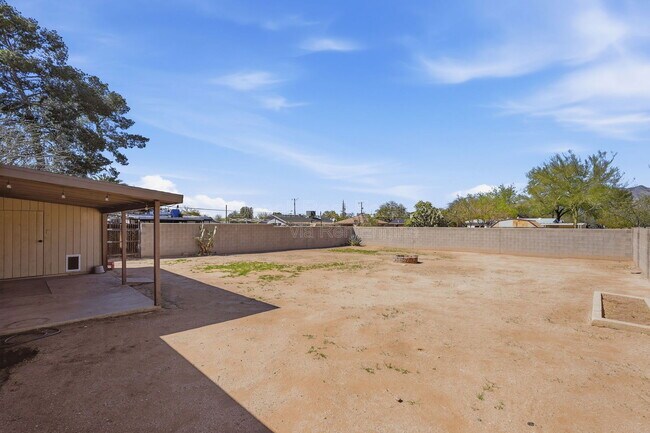 Building Photo - 5113 E Bellevue St