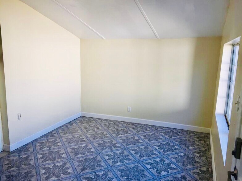 Building Photo - 15133 Gundry Ave