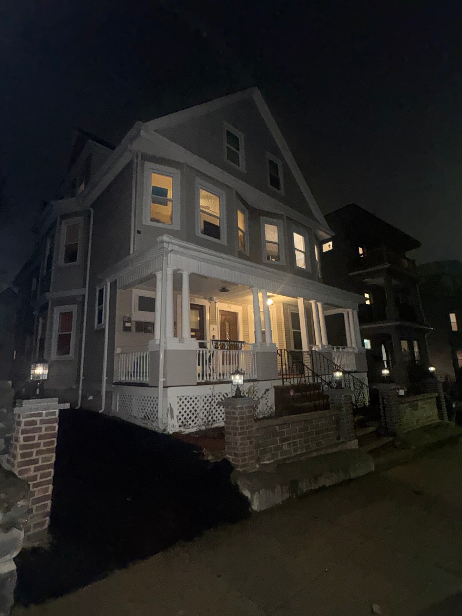 Building Photo - 38 Farquhar St