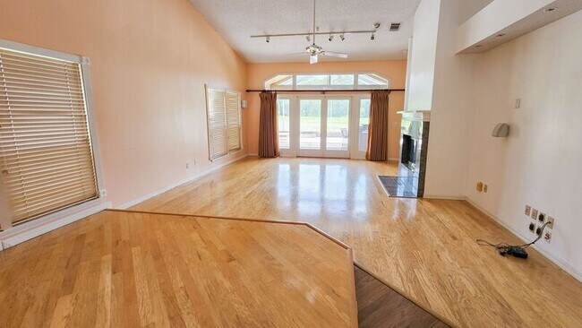 Building Photo - 311 W Sabal Palm Pl