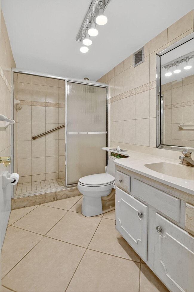 Building Photo - 800 SE 20th Ave