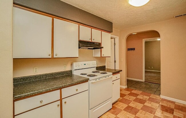 Building Photo - Cozy Cottage Style Home for Rent