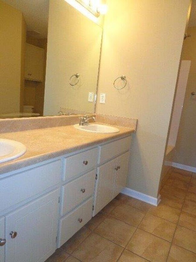 Building Photo - 138 Jasmine Cir