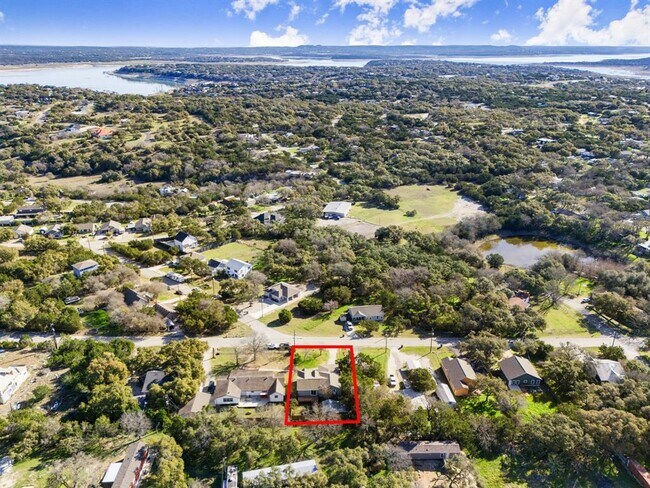 Building Photo - 402 Twin Elm Dr