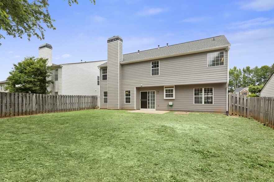 Building Photo - 2325 Winthrope Way Dr