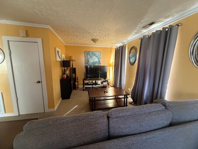 Building Photo - 602 N 6th St