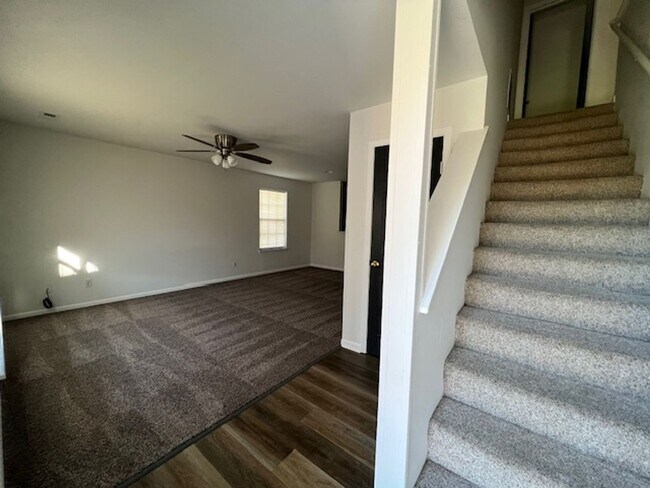 Building Photo - 3909-3911 Olympic Ct