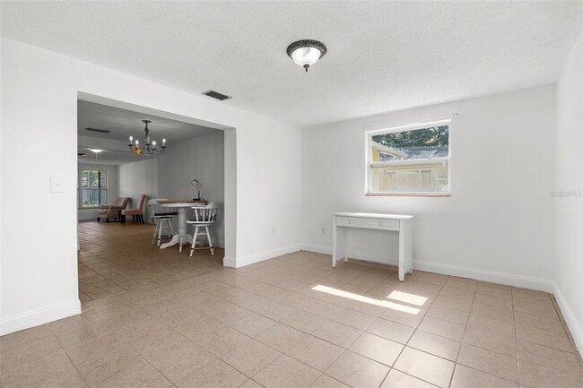 Building Photo - 5330 Poinsettia Dr