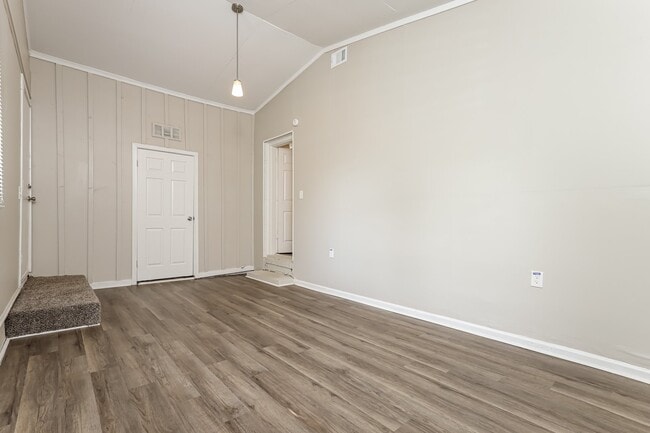 Building Photo - 2080 Shelby St