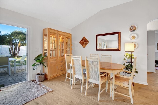 Building Photo - 880 Oak Arbor Cir