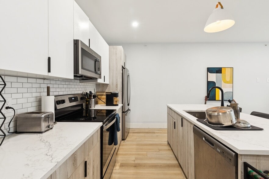 Building Photo - 3849 Lancaster Ave