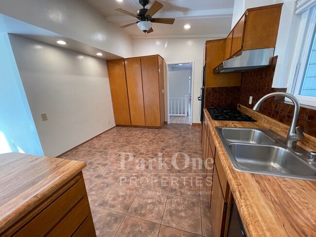 Building Photo - Spacious Home In Lafayette Hills