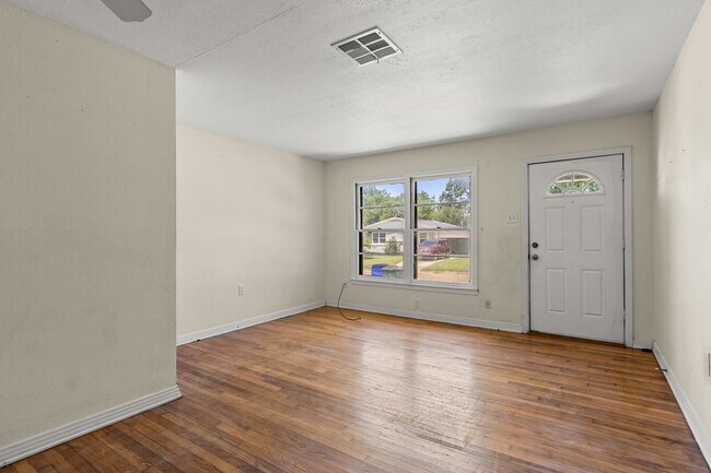 Building Photo - 3404 Leland Ave