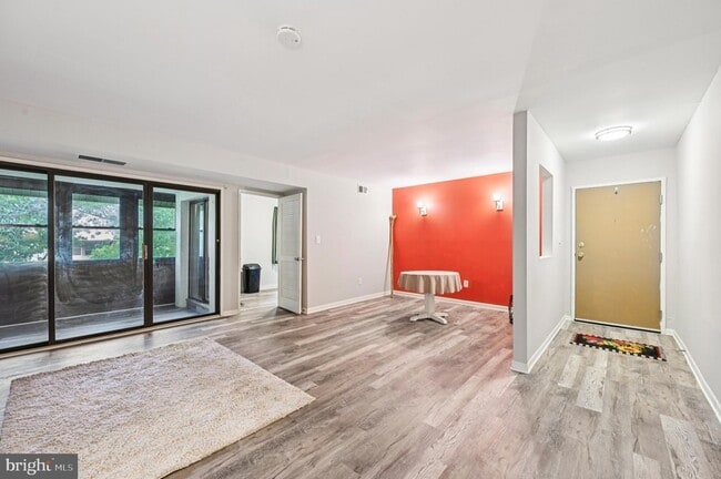 Building Photo - 9633 White Acre Rd