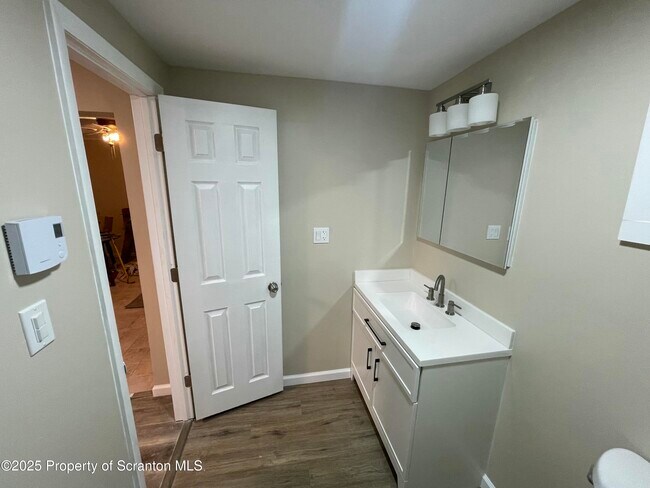 Building Photo - 302 Vine St