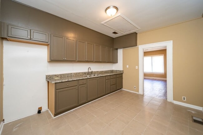 Building Photo - Rare Find Rock Creek – Space, Style & Storage!