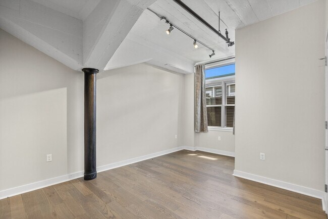 Building Photo - 166 Terrace St